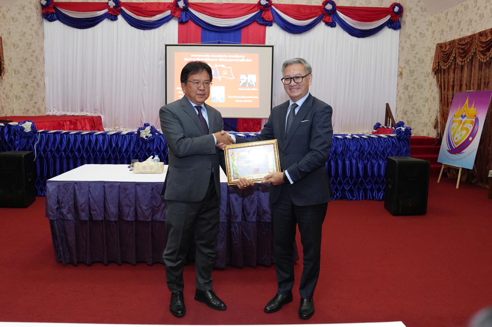 ສະຖານເອກອັກຄະລັດຖະທູດລາວ ປະຈໍາ ໄທ ຈັດພິທີມອບ-ຮັບ ໃບຢັ້ງຢືນໜ່ວຍພັກປອດໃສ, ເຂັ້ມແຂງ, ໜັກແໜ້ນ ປະຈຳປີ 2024