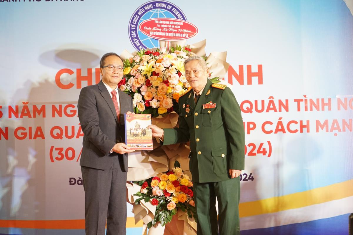 ສະເຫຼີມສະຫຼອງ ຄົບຮອບ 75 ປີ ແຫ່ງວັນມູນເຊື້ອຂອງທະຫານອາສາສະໝັກ ແລະ ຊ່ຽວຊານຫວຽດນາມ ທີ່ຊ່ວຍເຫຼືອການປະຕິວັດລາວ (30/10/1949-30/10/2024)