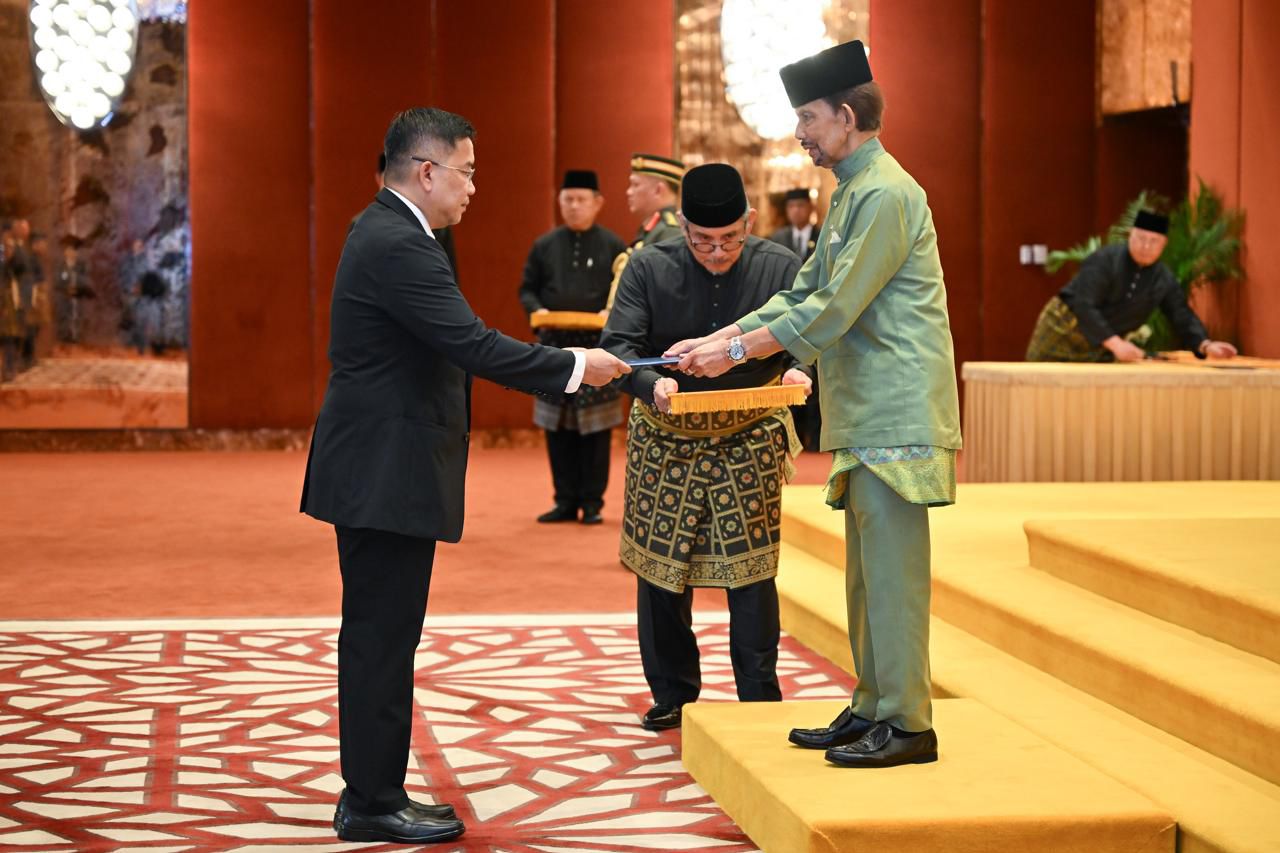 ເອກອັກຄະລັດຖະທູດ ແຫ່ງ ສປປ ລາວ ຍື່ນສານຕາຕັ້ງຕໍ່ ສົມເດັດ ຊຸນຕານ ແຫ່ງ ບຣູໄນ ດາຣູຊາລາມ