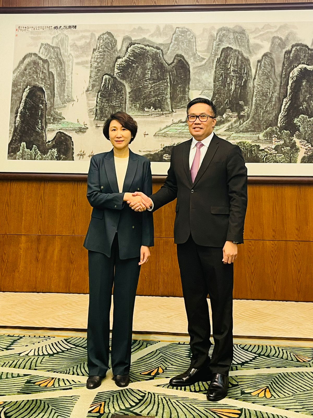 ກະຊວງການຕ່າງປະເທດ ລາວ-ຈີນ ພົບປະແລກປ່ຽນບົດຮຽນດ້ານວຽກງານການຂ່າວ