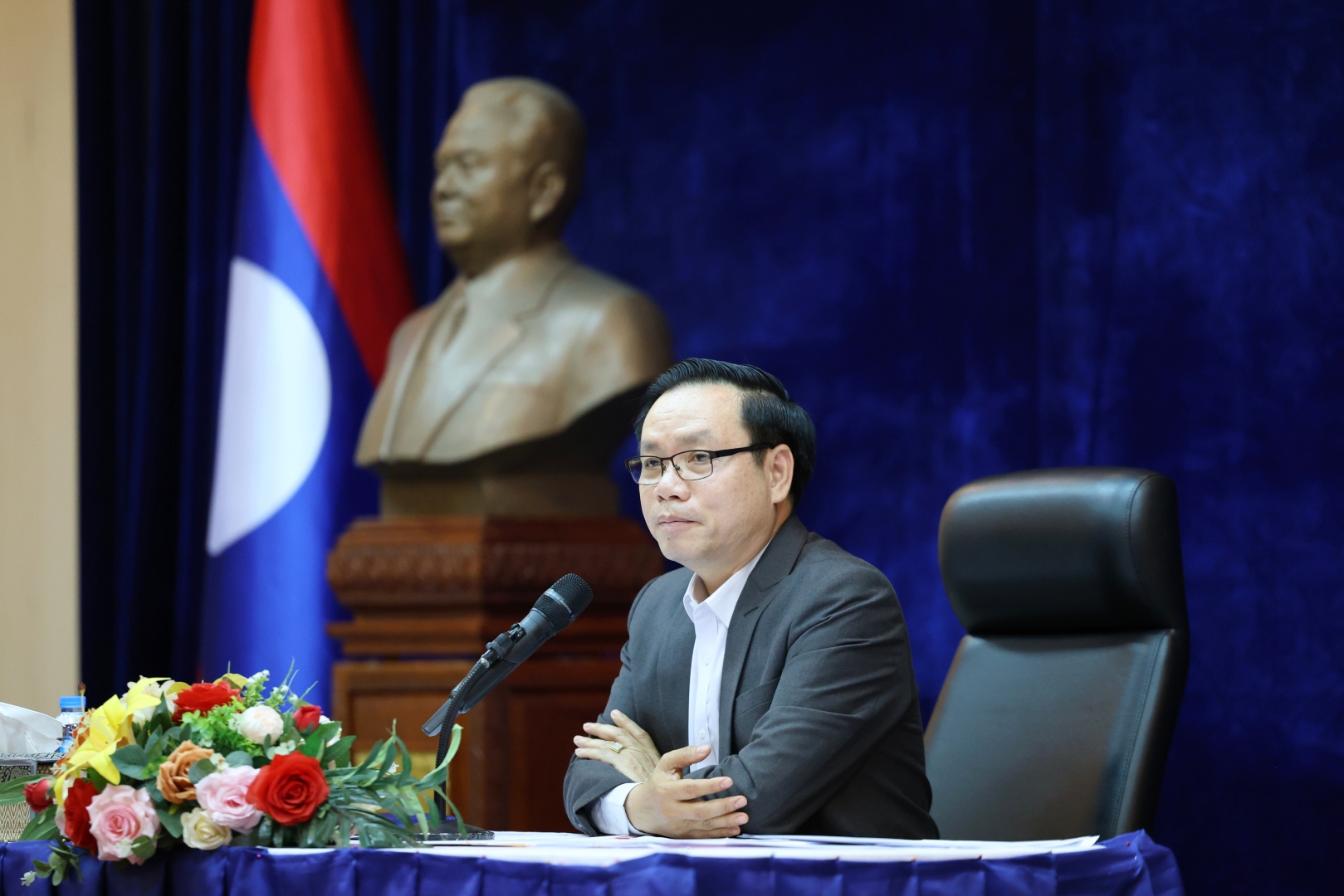 ກອງປະຊຸມປະກອບຄໍາເຫັນ ຮ່າງຂໍ້ຕົກລົງ ວ່າດ້ວຍການແຕ່ງຕັ້ງ ແລະ ຮຽກກັບສະມາຊິກສຳນັກງານຜູ້ຕາງໜ້າ ແລະ ເຜີຍແຜ່ຄຳແນະນຳ ກ່ຽວກັບການປະເມີນເລື່ອນຊັ້ນນັກການທູດ ແລະ ທຽບຊັ້ນນັກການທູດ 