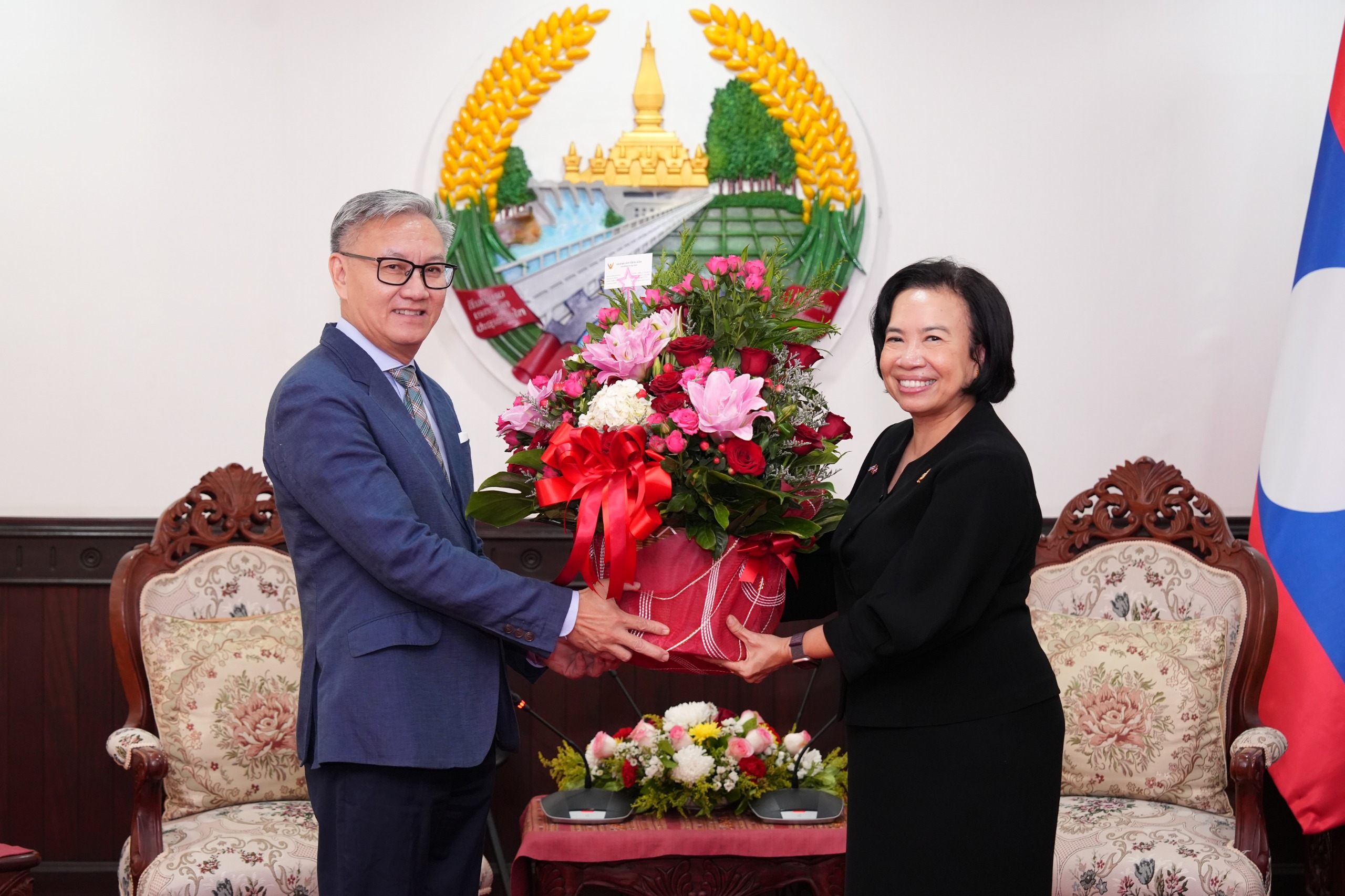 ຮອງນາຍົກລັດຖະມົນຕີ, ລັດຖະມົນຕີກະຊວງການຕ່າງປະເທດ ຕ້ອນຮັບ ທູດໄທ ເຂົ້າຊົມເຊີຍ